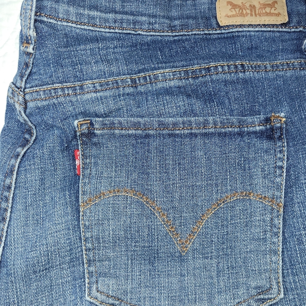Levi Mid Rise Skinny